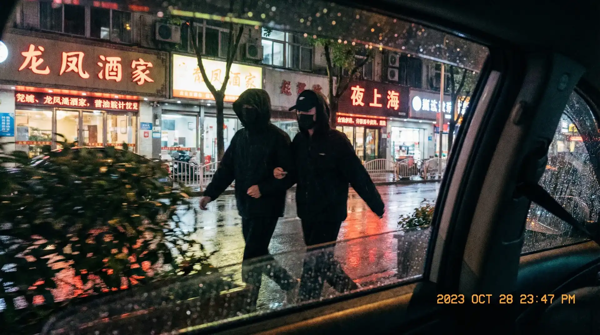 竟博体育官网 - 顶流明星深夜密会现场抓拍照片